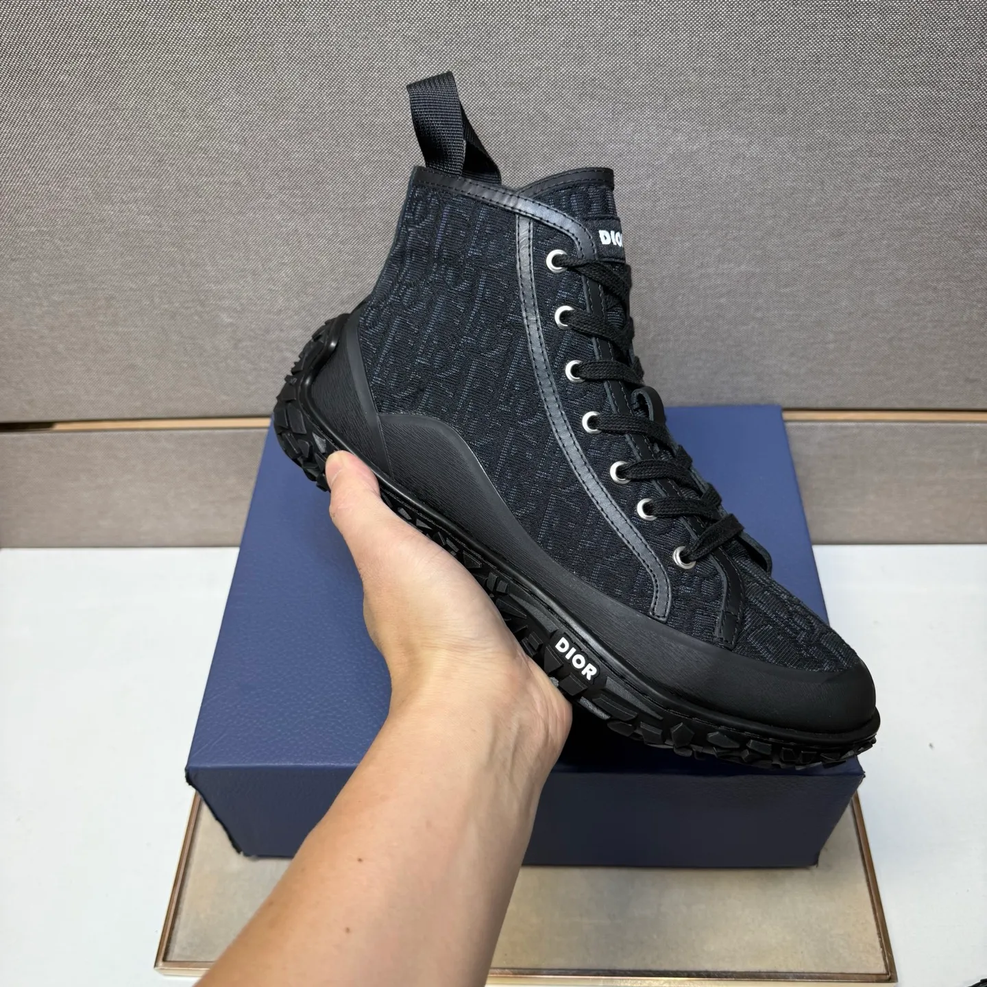 ⬛️Men's shoes 💰p460 [Dior～] Men's casual high-top shoes 2025z cabinet sales simultaneously 🔶Size: 39-44 #️⃣ 🔷2 colors🔜The upper is made of multi-material splicing➕Genuine leather lining, comfortable and breathable, sole: original comfortable and wear-resistant outsole, ⚠️Real shot📱Photographed🎬The real thing is better📢📢📢